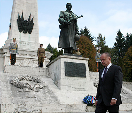 6.10.2014 - Prezident si uctil pamiatku obet bojov na Dukle