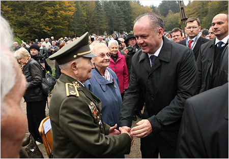 6.10.2014 - Prezident si uctil pamiatku obet bojov na Dukle