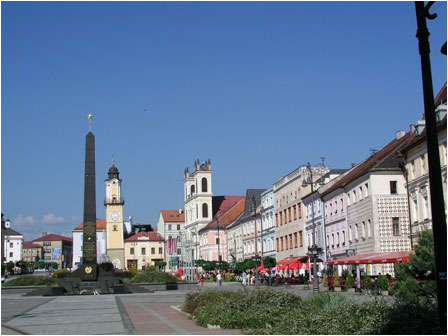 Bansk Bystrica - hlavn nmestie s pomnkom