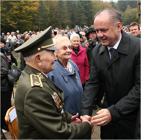 Prezident si uctil pamiatku obet bojov na Dukle