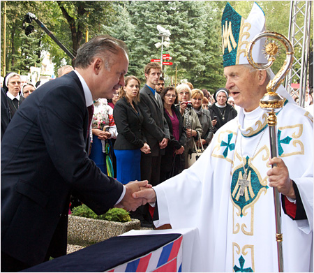 Prezident Kiska bol na bohoslube v atne