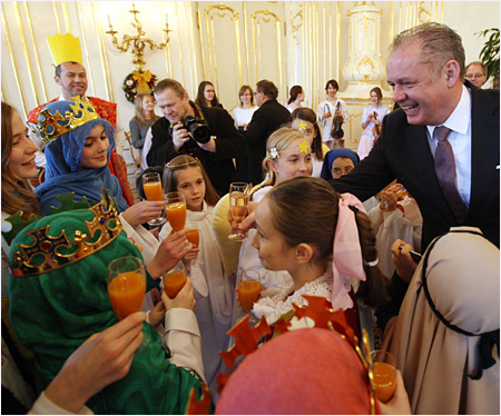 Andrej Kiska privtal kolednkov Dobrej noviny