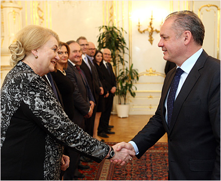 27.10.2014 - Prezident Andrej Kiska prijal slovenskch europoslancov