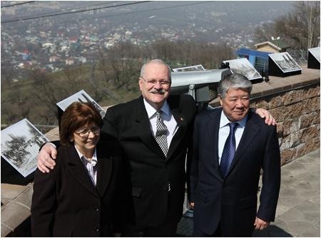 Almaty 31.3.2010 - Prezident SR s manelkou na oficilnej nvteve Kazachstanu