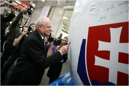 13.4.2010 - Prezident SR sa zastnil otvorenia 20. ronka autosalnu v Inchebe