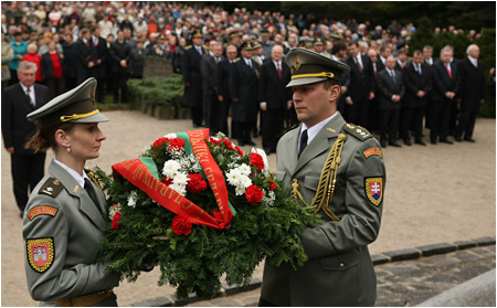 Ivan Gaparovi si pripomenul 65. vroie Karpatsko-duklianskej opercie - 6.10.2009