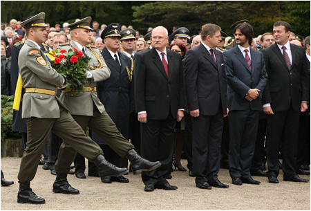 Ivan Gaparovi si pripomenul 65. vroie Karpatsko-duklianskej opercie - 6.10.2009