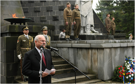 Ivan Gaparovi si pripomenul 65. vroie Karpatsko-duklianskej opercie - 6.10.2009