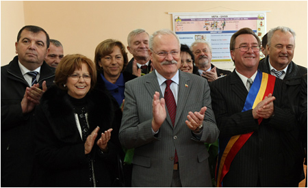 Prezident Ivan Gaparovi s manelkou medzi slovenskmi krajanmi - Nov Huta (inteu), Rumunsko, 17.10.2009