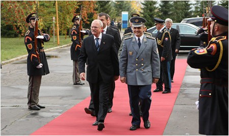 Prezident si na Akadmii ozbrojench sl v Liptovskom Mikuli prevzal titul doctor honoris causa - 20.10.2009