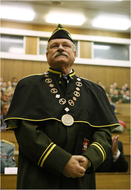 Prezident si na Akadmii ozbrojench sl v Liptovskom Mikuli prevzal titul doctor honoris causa - 20.10.2009