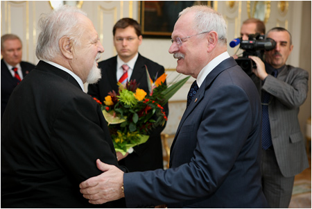 Prezident Ivan Gaparovi zablahoelal k ivotnmu jubileu Jozefovi Dczymu, hercovi nitrianskeho DAB - 20.11.2009