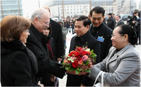 Vietnamsk prezident s manelkou pricestoval na oficilnu nvtevu Slovenska - 17.12.2009