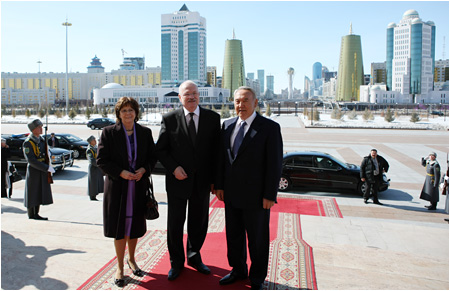 Astana 30.3.2010 - Prezident SR s manelkou na oficilnej nvteve Kazachstanu 