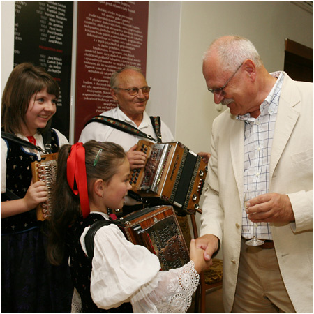 15.8.2010 - Prezident Ivan Gaparovi sa zastnil Beskydskch slvnost v Turzovke