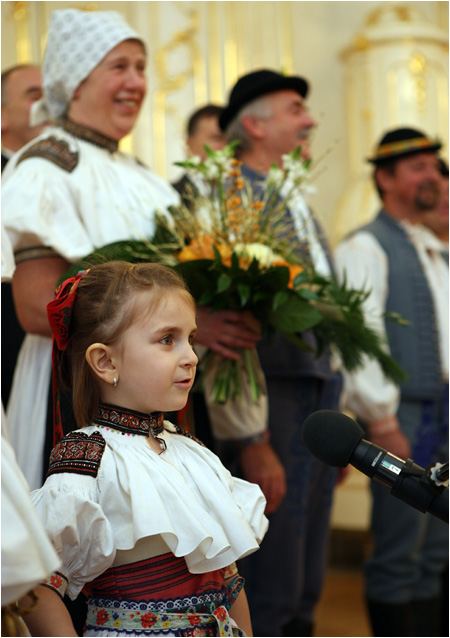 9.12.2010 - folklrny sbor Kasanka z Moravskho Lieskovho v Prezidentskom palci