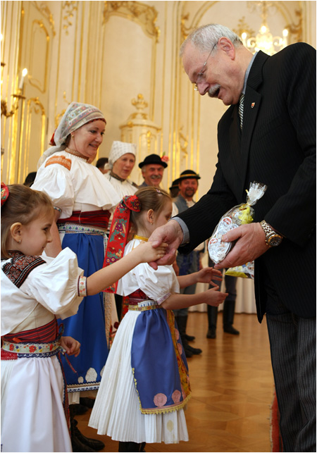 9.12.2010 - folklrny sbor Kasanka z Moravskho Lieskovho v Prezidentskom palci