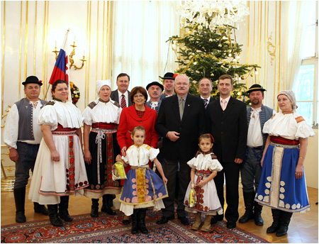 9.12.2010 - folklrny sbor Kasanka z Moravskho Lieskovho v Prezidentskom palci