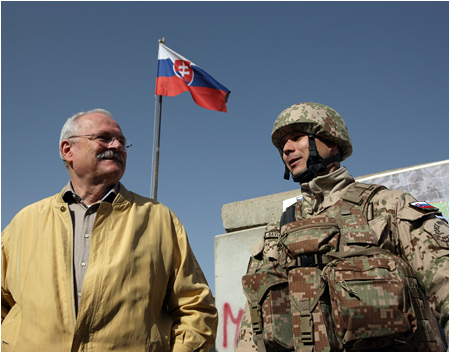 15.12.2010 - Prezident SR navtvil slovensk kontingent v afgnskom Kandahre