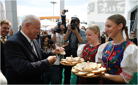 4.9.2010- Ivan Gaparovi navtvil Svetov vstavu EXPO 2010 v anghaji