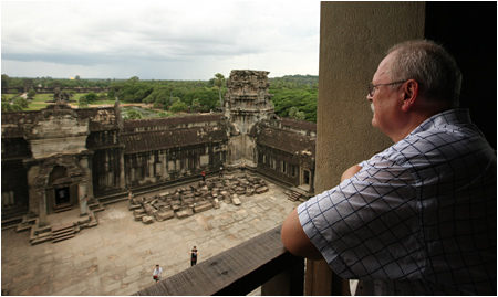 9.9.2010 - Prezident Ivan Gaparovi navtvil chrmov komplex v Angkor Wat