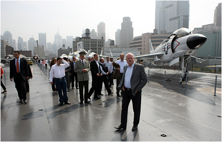 24.9.2010 - Ivan Gaparovi navtvil vojensk mzeum Intrepid, New York