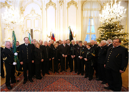 11.1.2011 - Prezident SR Ivan Gaparovi sa stretol so zstupcami Zdruenia banckych spolkov a cechov