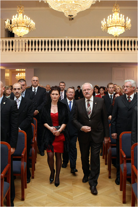 7.11.2011 - Prezident SR sa zastnil odovzdvania 