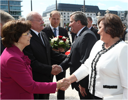 21.6.2011 - Ivan Gaparovi s manelkou Silviou privtali na oficilnej nvteve poskho prezidenta Bronislawa Komorovskho