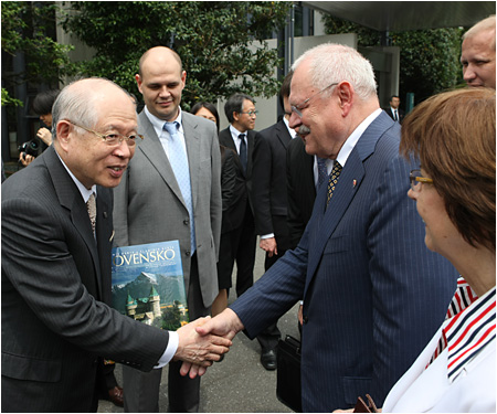 28.6.2012 - Prezidentsk pr navtvil vskumn intitt Riken - Tokio, Japonsko