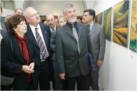 Prezident SR na vstave fotografi Ladislava Struhra v Cascais, Portugalsko, 25. 10. 2005