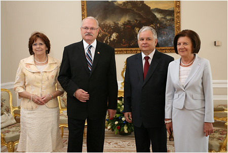 Prezident SR Ivan Gaparovi s manelkou Silviou odcestoval na oficilnu nvtevu Poskej republiky - 6.6.2008