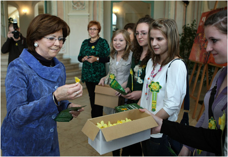 16.4.2010 - Pani Silvia Gaparoviov prispela na zbierku Ligy proti rakovine 