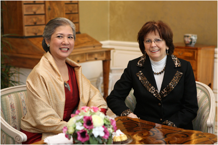 First Lady met spouse of the Indonesian ambassador