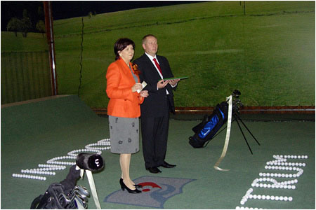Pani Silvia Gaparoviov otvorila golfov indoorov centrum v Strednej zdravotnckej kole