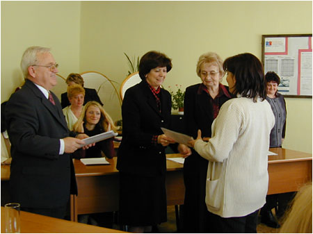 Silvia Gaparoviov awarded certificates to graduates in Kemarok