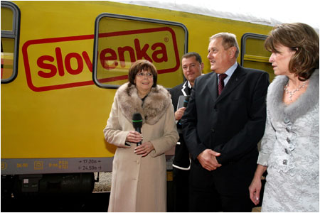 Medzi Bratislavou a Koicami bude premva vlak Slovenka, ktor slvnostne pokrstila 5. decembra 2007 pani Silvia Gaparoviov