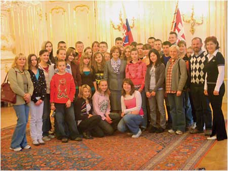 Deti slovenskch krajanov v Posku zavtali do Prezidentskho palca