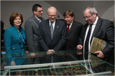 Presidential couple viewed the Gold Treasure of Koice
