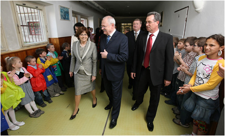 President of Slovakia with his spouse celebrated the 50th anniversary of the school in Pezinok - Oreie