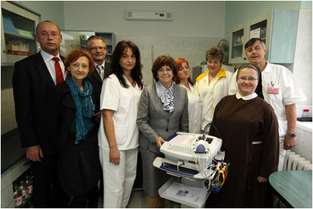 Slovensk nadcia Silvie Gaparoviovej  Vzdelanie a zdravie pre vetkch darovala dva EKG prstroje