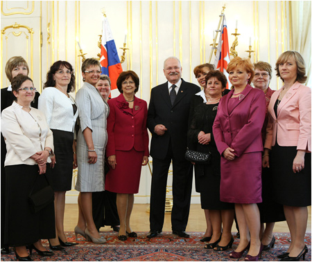 Prezident SR s manelkou prijal ocenen zdravotn sestry