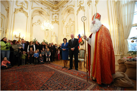 St. Nicholas meeting in the Presidential Palace for children from orphanages