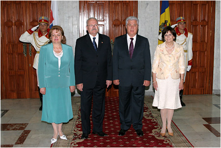 Prezident SR Ivan Gaparovi s manelkou odcestoval na oficilnu nvtevu Moldavskej republiky - 19.6.2007