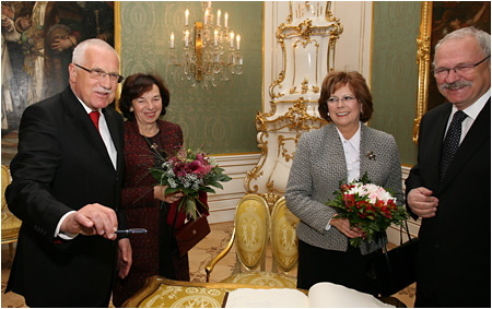 Prezident SR Ivan Gaparovi s manelkou Silviou Gaparoviovou si v Prahe pripomenuli 90. vroia vzniku eskoslovenska - 27.10.2008