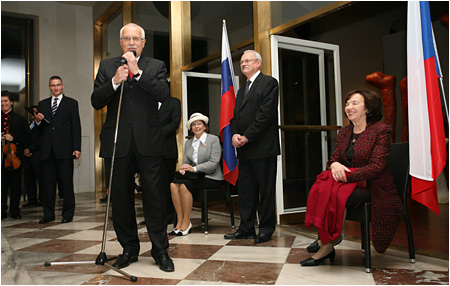 Prezident SR Ivan Gaparovi s manelkou Silviou Gaparoviovou si v Prahe pripomenuli 90. vroia vzniku eskoslovenska - 27.10.2008