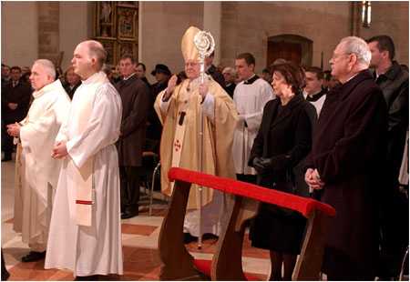 Slovak President Ivan Gaparovi paid tribute to the Holy Father with a prayer