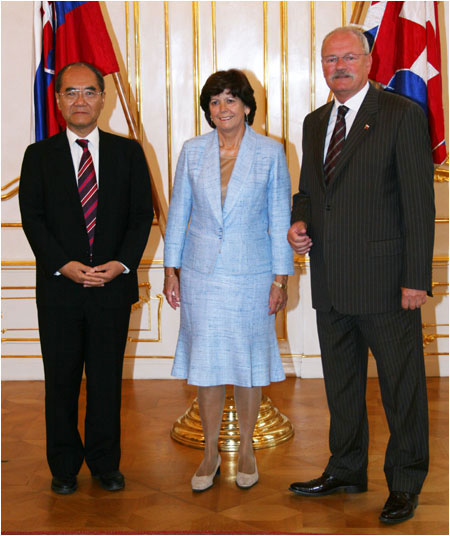 Prezident SR s manelkou prijal generlneho riaditea UNESCO