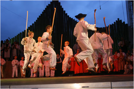 Prezident SR Ivan Gaparovi sa zastnil na Folklrnom festivale vo Vchodnej