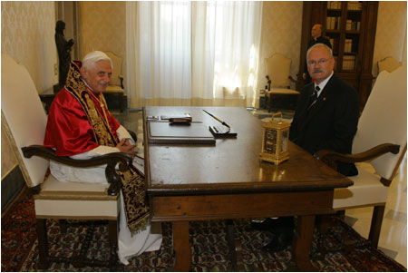 Ppe Benedikt XVI. blahoelal prezidentovi SR